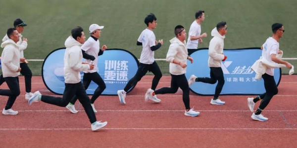 九游互动中心-中国马拉松跨入&amp;amp;quot;205时代&amp;amp;quot;背后，一款跑鞋的二十年押注