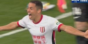 九游体育app下载-蓉城2-0领先泰山！史松宸失误，韦世豪侧钩踢疵，罗慕洛破门